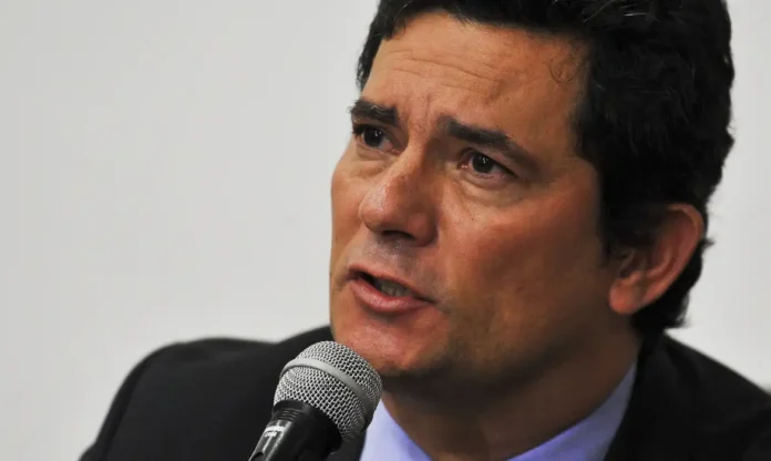 o_ministro_da_justica_e_seguranca_publica_sergio_moro_fala_a_imprensa_0424202564