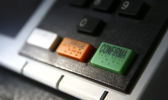 lacracao-urnas-eletronicas_mcamgo_abr_210920221818-4 (1)