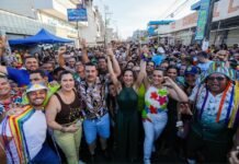Em Surubim, governadora Raquel Lyra prestigia Desfile das Virgens e faz balanço do Carnaval de Pernambuco