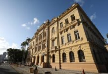 No Dia da Mulher, Palácio do Campo das Princesas recebe projeção para divulgar Copa do Mundo Feminina da FIFA