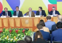 Lula zera imposto e subsidia diesel para conter alta do petróleo