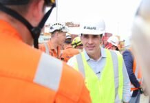 Ministro Silvio Costa Filho celebra etapa final de construção do novo terminal da APM Terminals com chegada de equipamentos