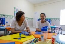 Em Itamaracá, governadora Raquel Lyra entrega primeira creche do município e restauração da PE-001