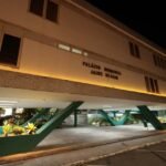 Prédios públicos municipais de Caruaru recebem iluminação especial em apoio ao Maio Laranja