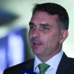 Deputados pedem investigação sobre relação entre Vorcaro e Flávio