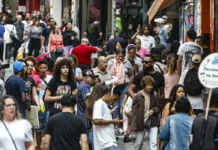 Salários diminuem pobreza em 22 regiões metropolitanas