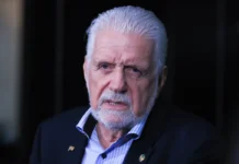 Jaques Wagner anuncia saída da liderança do governo no Senado