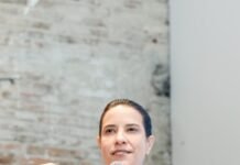 No Sertão, governadora Raquel Lyra entrega PE-560, Cozinha Comunitária, ônibus escolares e autoriza início de obras de Escola de Tempo Integral
