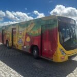 Após sucesso em 2025, Grupo Coletivo e Nestlé voltam às ruas de Caruaru com ônibus temático da Farinha Láctea
