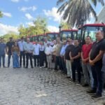 Fernando Monteiro entrega tratores às associações rurais de dez municípios pernambucanos