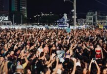 Sonoridade alternativa mistura manguebeat, música baiana e rock nacional em segunda noite do Festival Pernambuco Meu País em Caruaru