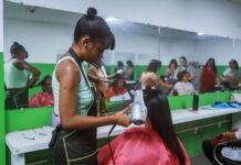 Prefeitura de Caruaru oferta oficina de técnicas de corte e escovação de cabelos e amplia oportunidades de qualificação profissional