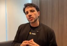 Renan Santos diz que quem filiou Flávio Bolsonaro acessou conta de e-mail do senador para confirmação