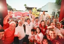 João Campos encerra 1º fim de semana de campanha após 40 horas de agendas