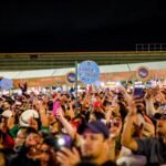 Palco Pernambuco Meu País lotado em uma primeira noite de brega e muita sofrência em Caruaru
