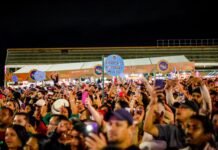Palco Pernambuco Meu País lotado em uma primeira noite de brega e muita sofrência em Caruaru