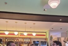Podcast Resenhando reúne informação, futebol e irreverência em mesa de bar