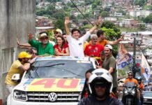 João Campos faz carreata de quatro horas por oito bairros da Zona Norte do Recife