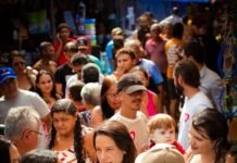 Depois de caminhada histórica, Raquel visita a Feira de Caruaru e destaca obras que estão transformando o Parque 18 de Maio