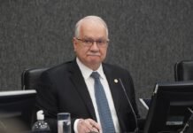 Fachin aguarda explicações de ministros para decidir sobre crise