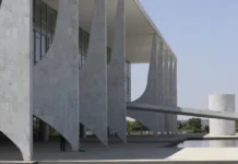 Isenção da “taxa das blusinhas” em compras até US$ 50 é sancionada
