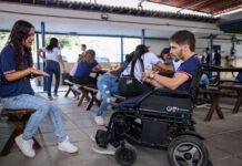 Dia Nacional dos Surdos: rede estadual de ensino fortalece autonomia e inclusão de estudantes surdos