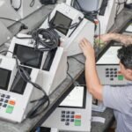 Eleições 2026: quase 2 milhões de eleitores com deficiência terão novos recursos de acessibilidade nas urnas