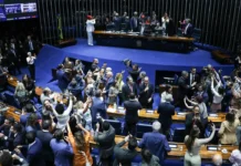Imprensa estrangeira vê vitória de Lula em aprovação do fim da 6×1