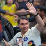Flávio Bolsonaro foge do Brasil rumo aos Estados Unidos e prepara pedido de asilo político, diz coluna