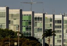 Contas do governo têm superávit de R$ 4,8 bilhões em setembro
