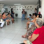 Secretaria da Mulher de Caruaru promove roda de diálogo sobre fibromialgia e Outubro Rosa no Residencial Luiz Bezerra Torres